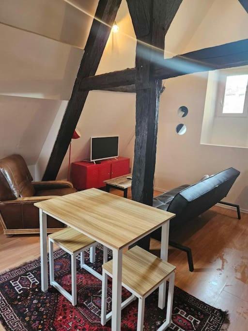 Le Petit Medieval Apartment Montlucon Luaran gambar