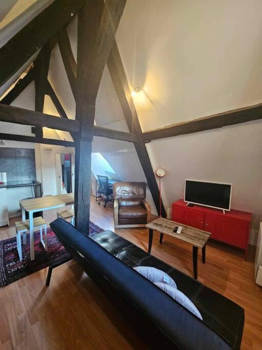Le Petit Medieval Apartment Montlucon Luaran gambar
